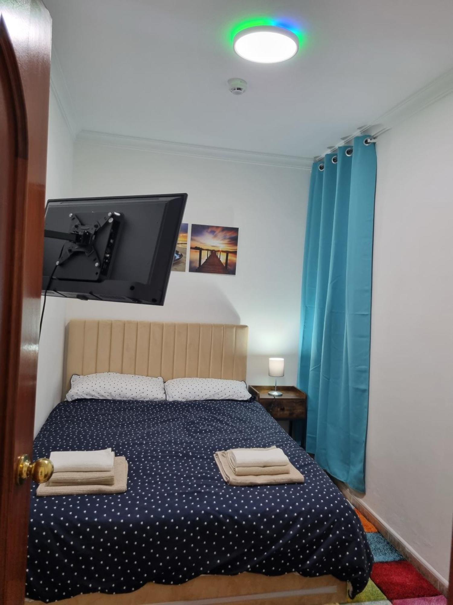 Newly Refurbished 2 Privatunterkunft *